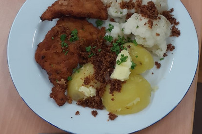 Schnitzel mit Blumenkohl und Kartoffeln