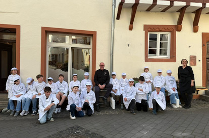 Regional, lecker, selbst gekocht: Miniköche zu Besuch im Zeltinger Hof