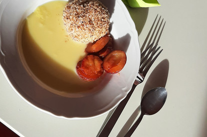 Pflaumenknödel in Kokospanade mit Kokos-Vanillesoße