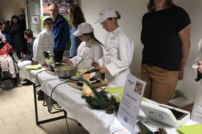 Adventszauber in der Schule mit Waffelbäckrei