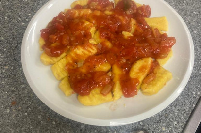 Kürbis-Kartoffel-Gnocchi mit Tomatenragout