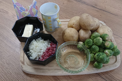 Omas Kartoffelstampf mit Rosenkohl und Rührei