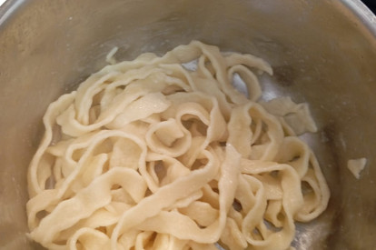 Hülsenfrüchte- Nudeln hausgemacht mit roter Linsen Bolognese