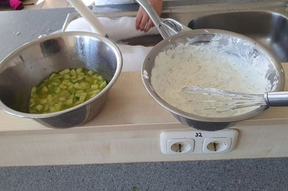 Kartoffeln, Quark und Gurkensalat