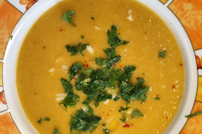 Kichererbsen-Möhren-Suppe mit gerösteten Brot