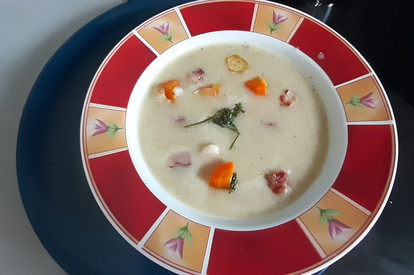 Sächsische Kartoffelsuppe mit Würstchen